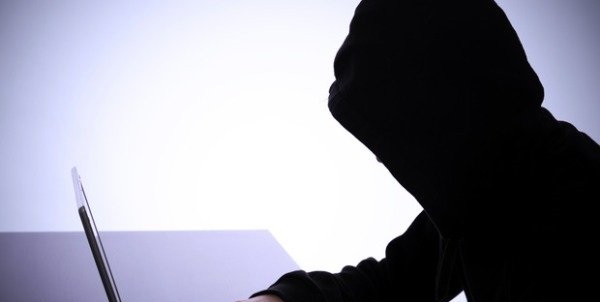 Le jeune qui avait piraté la puce de Safiétou Thiam du CNLS et son ami condamnés à 2 ans Le jeune qui avait piraté la puce de Safiétou Thiam du CNLS et son ami condamnés à 2 ans
