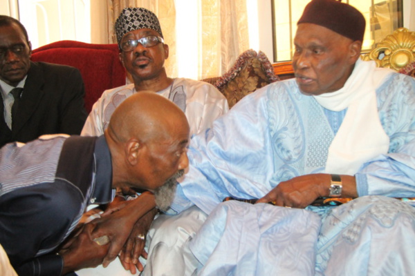 Direction des élections : Papa Samba Mboup défonce la porte et fusille Karim Wade Direction des élections : Papa Samba Mboup défonce la porte et fusille Karim Wade