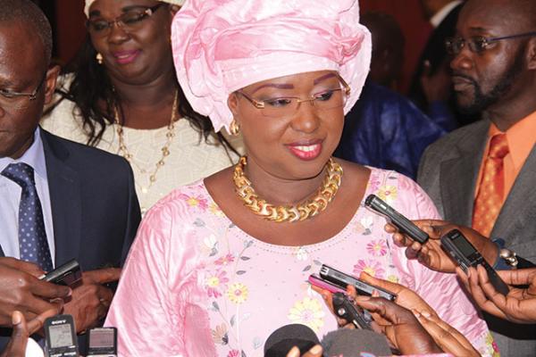 Législatives 2017: Maimouna Ndoye Seck, tête de liste de Bby à Dakar, Macky Sall déjoue tous les pronostics Législatives 2017: Maimouna Ndoye Seck, tête de liste de Bby à Dakar, Macky Sall déjoue tous les pronostics