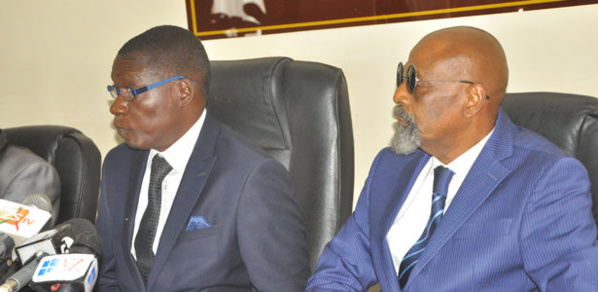 Pour éviter la forclusion : Farba SENGHOR, Pape Samba MBOUP, Me EL Hadji DIOUF… défoncent la porte de la DGE Pour éviter la forclusion : Farba SENGHOR, Pape Samba MBOUP, Me EL Hadji DIOUF… défoncent la porte de la DGE