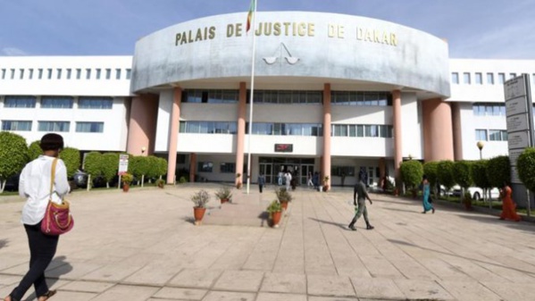 ADULTERE ET COMPLICITE D’ADULTERE: Serigne Bamba Diop traduit sa « femme » et son présumé amant, un ancien responsable du PDS, à la barre ADULTERE ET COMPLICITE D’ADULTERE: Serigne Bamba Diop traduit sa « femme » et son présumé amant, un ancien responsable du PDS, à la barre