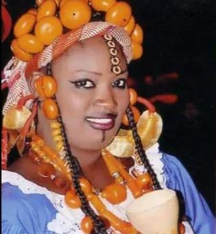 Mali : Aissatou Sidibé ambitionne de promouvoir l’élégance peule à travers les tenues traditionnelles et les parures