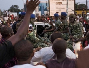 La CEDEAO prolonge le mandat de sa force en Gambie