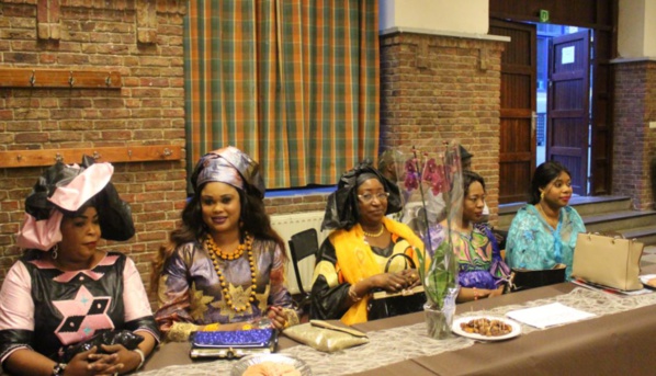 En visite à Bruxelles,  Dr Cheikh Kanté offre un prestigieux "Ndogou" à la communauté sénégalaise