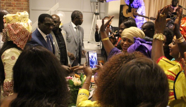En visite à Bruxelles,  Dr Cheikh Kanté offre un prestigieux "Ndogou" à la communauté sénégalaise