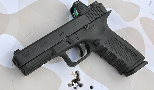 Liberté 6 : Comme au Far-West, il sort son pistolet, tire et touche… Liberté 6 : Comme au Far-West, il sort son pistolet, tire et touche…