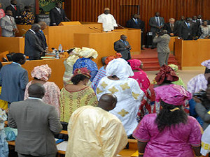 Assemblée nationale: un grenier de pagailles et d’insultes Assemblée nationale: un grenier de pagailles et d’insultes
