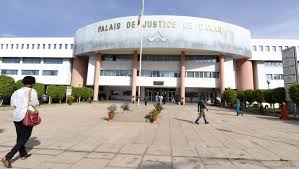 RECONNU COUPABLE DES DELITS DE FAUX ET USAGES DE FAUX DANS UN DOCUMENT ADMINISTRATIF ET ESCROQUERIE -  Un professeur d’Histo-Géo radié et condamné à 3 mois de prison ferme