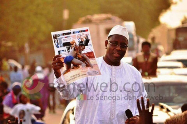 Arrêt sur image : Quand Maky Sall exhibait un photomontage, terrassant Me Abdoulaye Wade en « ngemb » alors chef de l’Etat