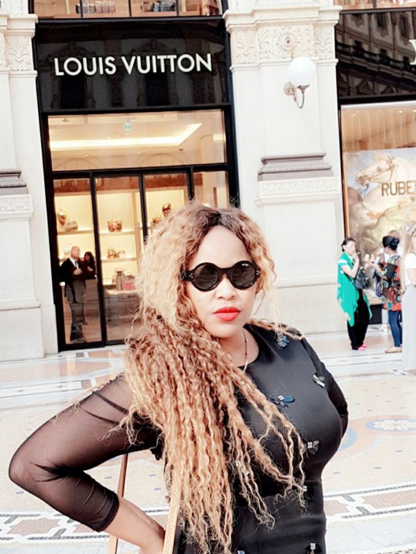 (6 photos) Les époustouflantes images de la promenade de Guigui au Milan (6 photos) Les époustouflantes images de la promenade de Guigui au Milan