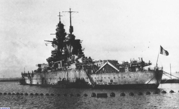 Dakar bombardée : Le récit d'une journée de guerre Dakar bombardée : Le récit d'une journée de guerre