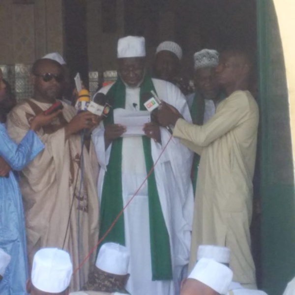 Imam Thierno Madani Tall de la mosquée omarienne :” les critères de parenté ou d’amitié ne doivent pas guider le choix d’un député” Imam Thierno Madani Tall de la mosquée omarienne :” les critères de parenté ou d’amitié ne doivent pas guider le choix d’un député”