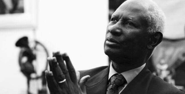 Abdou Diouf ému et affligé, s’est longuement recueilli devant la tombe de son ami Habib Thiam Abdou Diouf ému et affligé, s’est longuement recueilli devant la tombe de son ami Habib Thiam