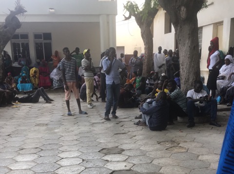 Retrait des cartes d’identité nationales à la Médina, les populations dénoncent leur périple incessant Retrait des cartes d’identité nationales à la Médina, les populations dénoncent leur périple incessant