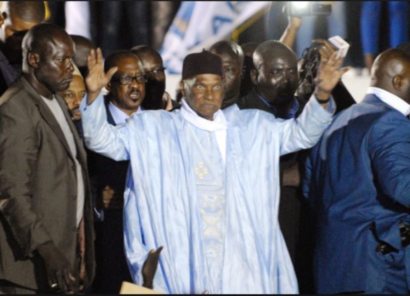 Son retour au bercail prévu aujourd'hui, Me Wade le reporte encore Son retour au bercail prévu aujourd'hui, Me Wade le reporte encore