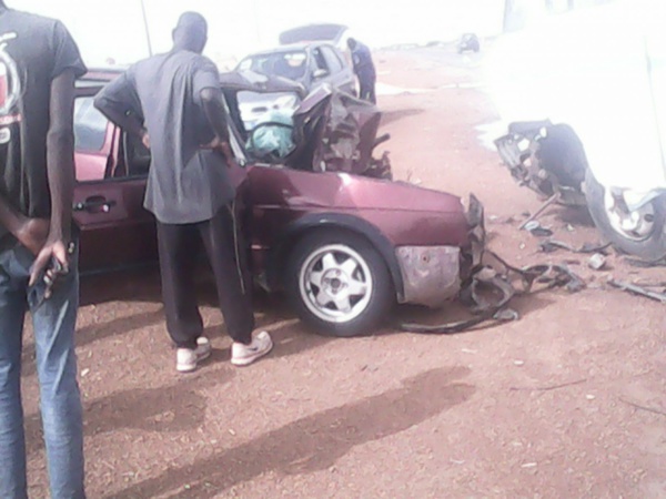 Sortie de Thiès : Violente collision entre un Ndiaga Ndiaye et un particulier Sortie de Thiès : Violente collision entre un Ndiaga Ndiaye et un particulier