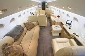 Me Wade va débarquer à Dakar à bord de ce Falcon 900 loué depuis Dubaï... Ce que l'on sait déjà...L'épouse de l'ancien Pr en compagnie de Bro, Mamadou Ndiaye et Me Amadou Sall parmi les passagers... Me Wade va débarquer à Dakar à bord de ce Falcon 900 loué depuis Dubaï... Ce que l'on sait déjà...L'épouse de l'ancien Pr en compagnie de Bro, Mamadou Ndiaye et Me Amadou Sall parmi les passagers...
