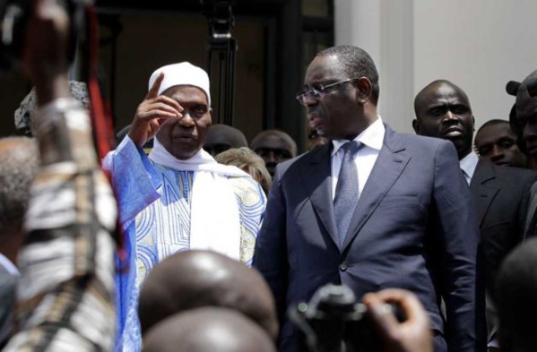 A la veille de son séjour à Touba et Mbacké, Wade "déplume" Macky...Le frère de Serigne Bass Khadim Awa Ba rejoint Manko...La majorité du Conseil Municipal de Mbacké aussi rallie Wade...