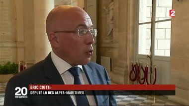 Démission du général de Villiers : le comportement d'Emmanuel Macron suscite la polémique Démission du général de Villiers : le comportement d'Emmanuel Macron suscite la polémique