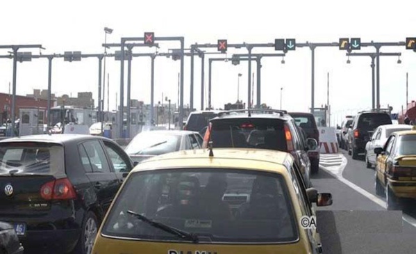 L'autoroute à péage bloquée ce samedi pendant deux heures de temps... Les usagers plongés dans le noir dès la tombée de la nuit... L'entreprise SENAC au banc des accusés...