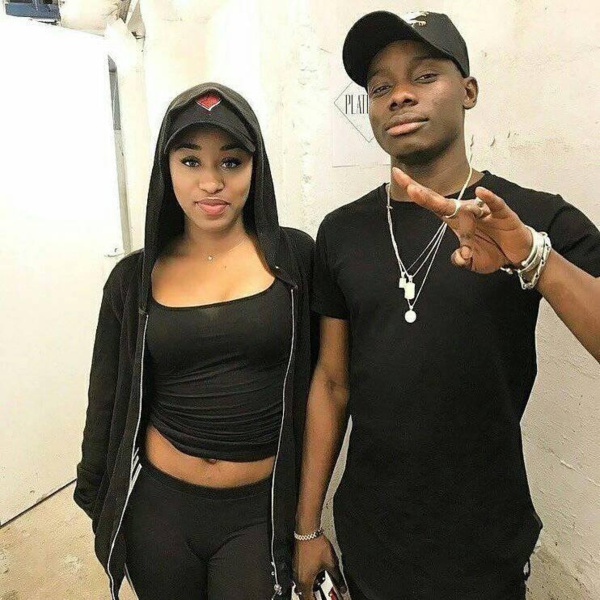 Arrêt sur image ! Le chanteur Sidiki Diabaté avec sa...copine