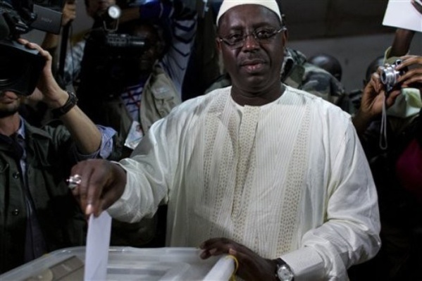 Fatick : Macky change de bureau de vote
