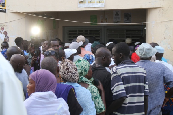 LE VOTE A DÉMARRÉ PRESQUE PARTOUT À DAKAR ET DANS LES RÉGIONS