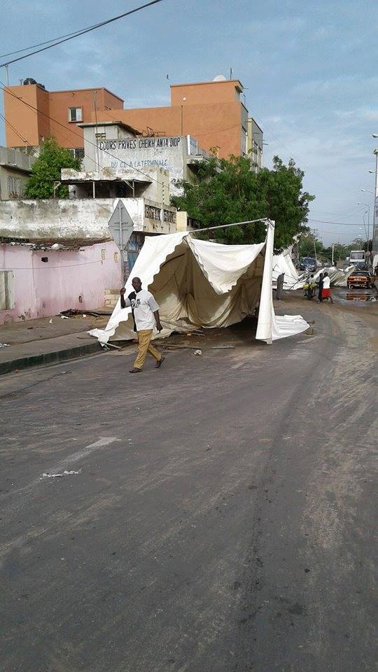 Arrêt sur image! Regardez les abris de vote de Cheikh Anta Diop à Pikine Ouest Arrêt sur image! Regardez les abris de vote de Cheikh Anta Diop à Pikine Ouest