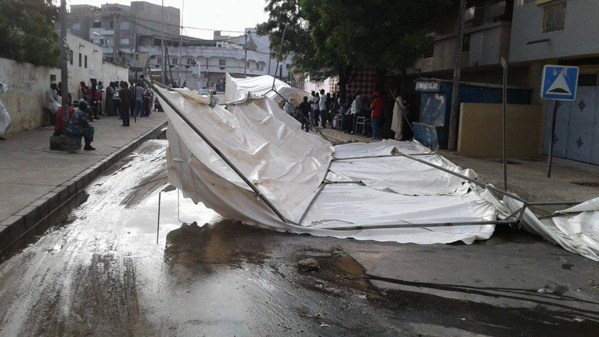 Arrêt sur image! Regardez les abris de vote de Cheikh Anta Diop à Pikine Ouest Arrêt sur image! Regardez les abris de vote de Cheikh Anta Diop à Pikine Ouest