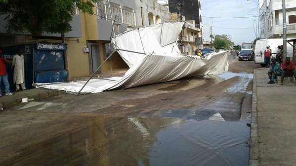 Arrêt sur image! Regardez les abris de vote de Cheikh Anta Diop à Pikine Ouest Arrêt sur image! Regardez les abris de vote de Cheikh Anta Diop à Pikine Ouest