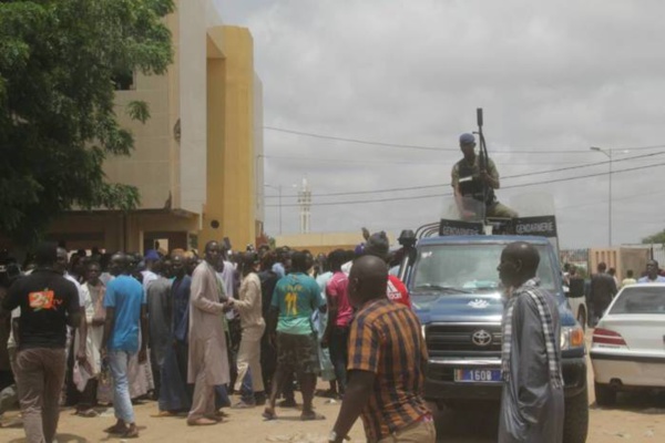 Législatives : À Touba, les bureaux ferment à minuit Législatives : À Touba, les bureaux ferment à minuit