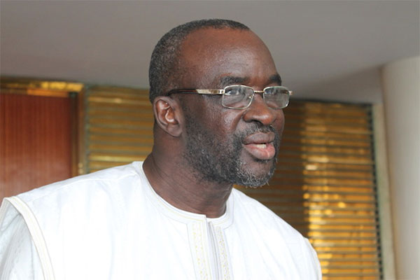 Un mouvement et une conférence de presse de Cissé Lô en gestation...Que mijote encore "El Pistolero"? Un mouvement et une conférence de presse de Cissé Lô en gestation...Que mijote encore "El Pistolero"?