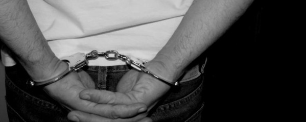 PARIS: UN HOMME FONCE AVEC SA VOITURE SUR DES POLICIERS EN CRIANT "ALLAH AKBAR" DANS LE 18E ARRONDISSEMENT