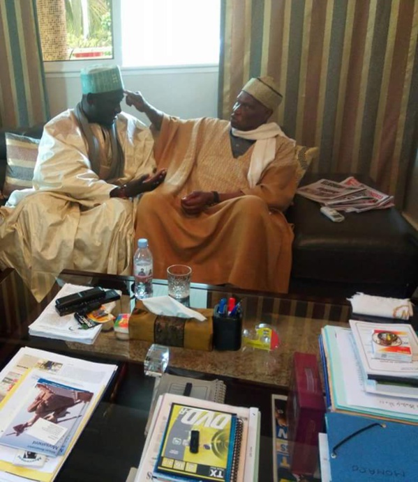 Wade reçoit Serigne Assane Mbacke et joue au...marabout en priant pour ce farouche opposant au régime de Macky