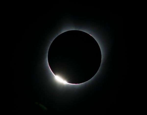 © afp.com/STAN HONDA L'effet "diamant" observé lors d'une éclipse solaire totale, vu de l'Observatoire Lowell le 21 août 2017 à Madras, en Oregon