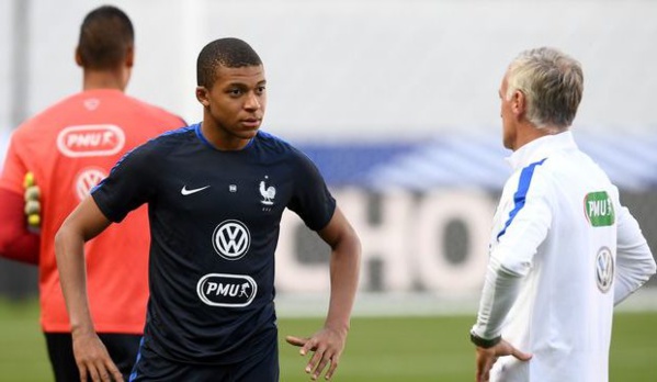 Mbappé et Fekir sélectionnés avec les Bleus pour les Pays-Bas et le Luxembourg Mbappé et Fekir sélectionnés avec les Bleus pour les Pays-Bas et le Luxembourg