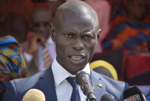 Que reproche t'on au ministre en charge des Inondations et de la Requalification des banlieues? Que reproche t'on au ministre en charge des Inondations et de la Requalification des banlieues?