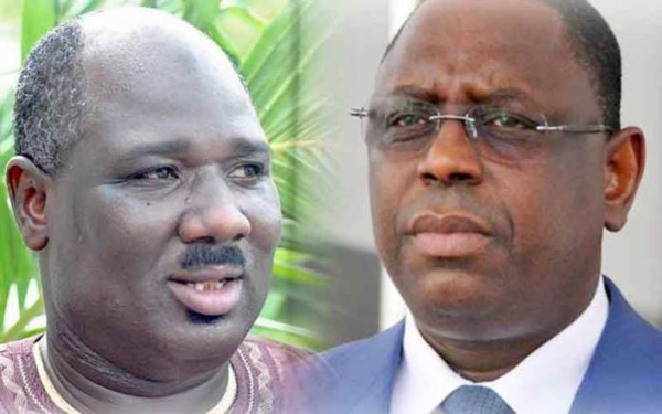 Agissements débordants de Farba Ngom : Macky sort le “gros baton” contre “buur gueweul” Agissements débordants de Farba Ngom : Macky sort le “gros baton” contre “buur gueweul”