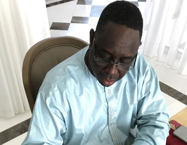 Dans ses chambres d’étudiant – Macky Sall revisite