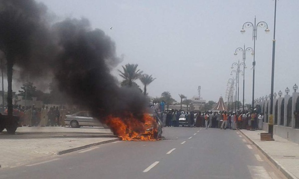 Mosquée de Touba – Une voiture prend feu