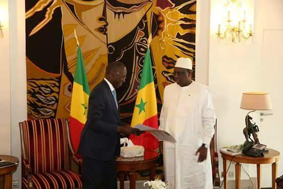 Les images du Pm Dione remettant sa lettre de démission au Pr Macky Sall Les images du Pm Dione remettant sa lettre de démission au Pr Macky Sall