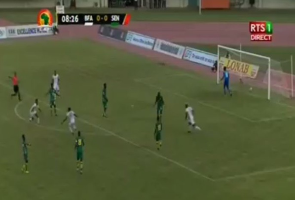 Le Burkina ouvre le score, par un but de Bertrand Traoré Le Burkina ouvre le score, par un but de Bertrand Traoré