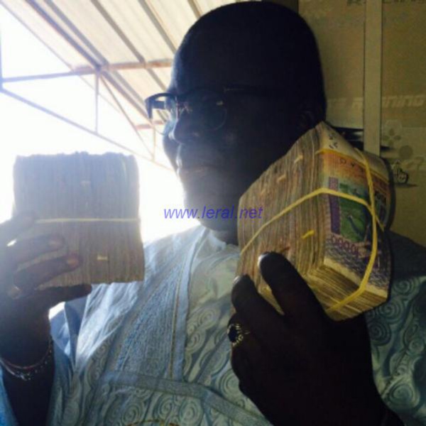 Bagarre au Penc Mi: Aziz Ndiaye et Mbaye Sène "Woundèlou", se donnent en spectacle Bagarre au Penc Mi: Aziz Ndiaye et Mbaye Sène "Woundèlou", se donnent en spectacle