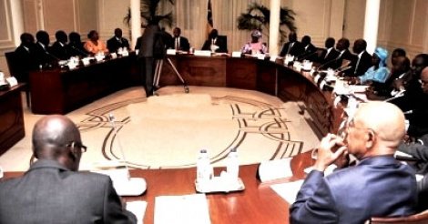 Remaniement : 13 ministres gardent leurs portefeuilles