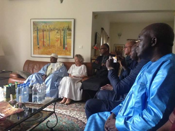 Le Président Abdoulaye WADE chez la famille de feu Habib THIAM ce vendredi  après midi pour présenter condoléances