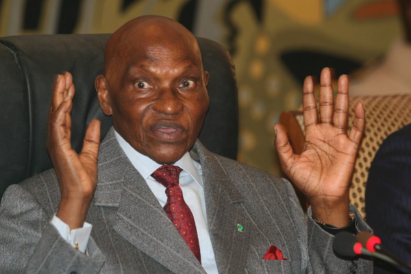 Demi-tour : Abdoulaye Wade démissionne de l’Assemblée Demi-tour : Abdoulaye Wade démissionne de l’Assemblée
