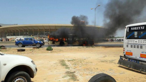Bus incendié – Un agent de la Mairie de Grand-Yoff arrêté Bus incendié – Un agent de la Mairie de Grand-Yoff arrêté