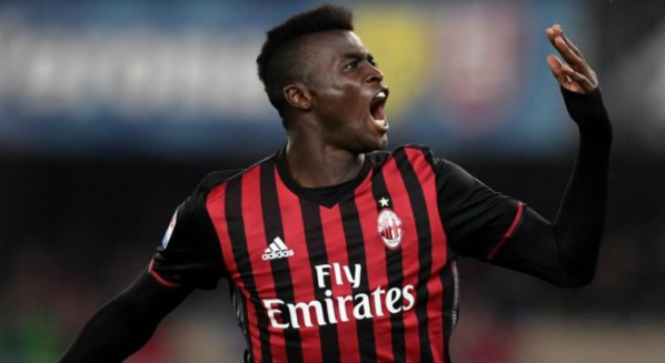Réplique sanglant du pere de Mbaye Niang aux sénégalais Réplique sanglant du pere de Mbaye Niang aux sénégalais