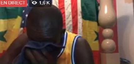 Insolite : Assane Diouf fond en larmes en direct et recommence à…