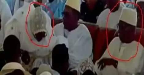 Ce que l'on sait de Amina Sy, la dame qui a voulu s'emparer du micro à Tivaouane Ce que l'on sait de Amina Sy, la dame qui a voulu s'emparer du micro à Tivaouane